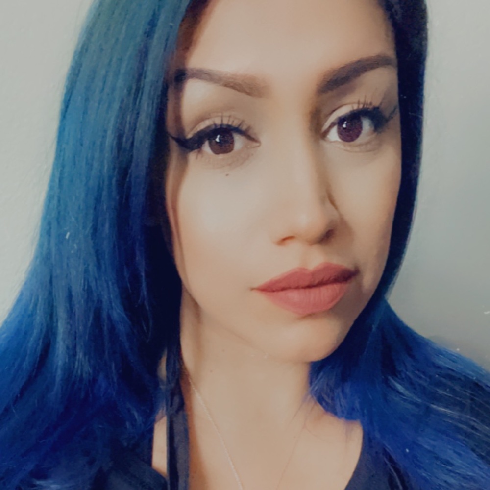 Meet your Posher, Adrianna